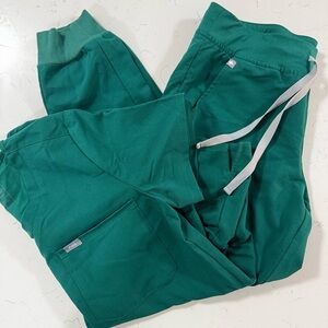 Pre- Figs Scrubs Set size MEDIUM (Hunter Green)